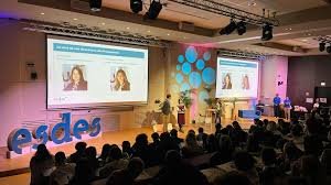 كلية إدارة الأعمال ESDES